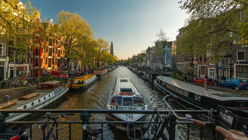 Facts about Amsterdam - Canals and Houseboats