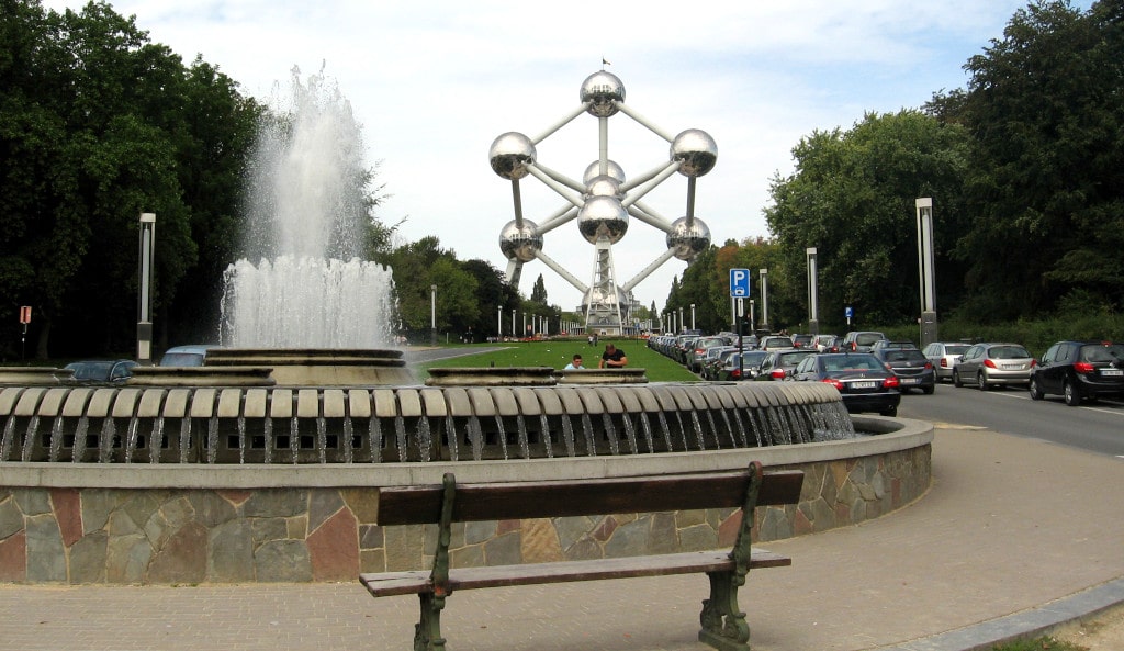 Atomium Brussels wtih Fontain