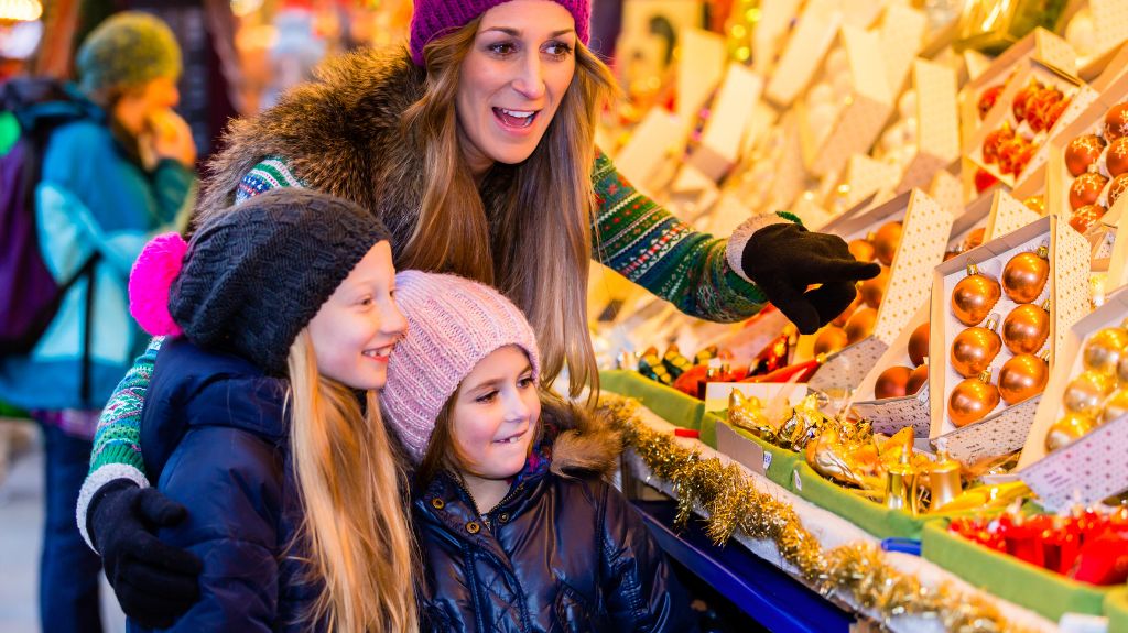 European Christmas Market - Kids with Mum