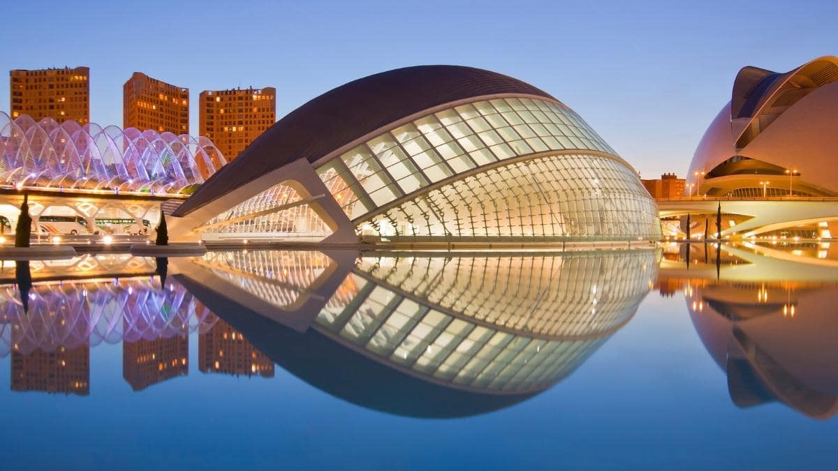 Read more about the article How to Travel from Barcelona to Valencia