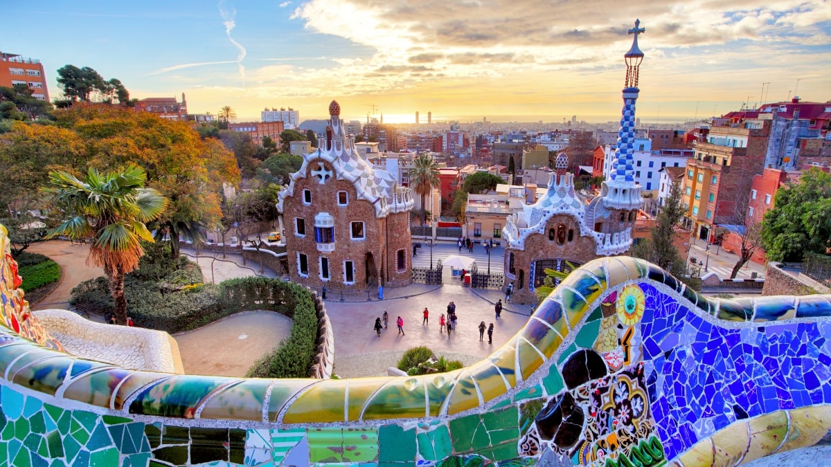Read more about the article Is Barcelona Worth Visiting: 33 Reasons to Make You Travel