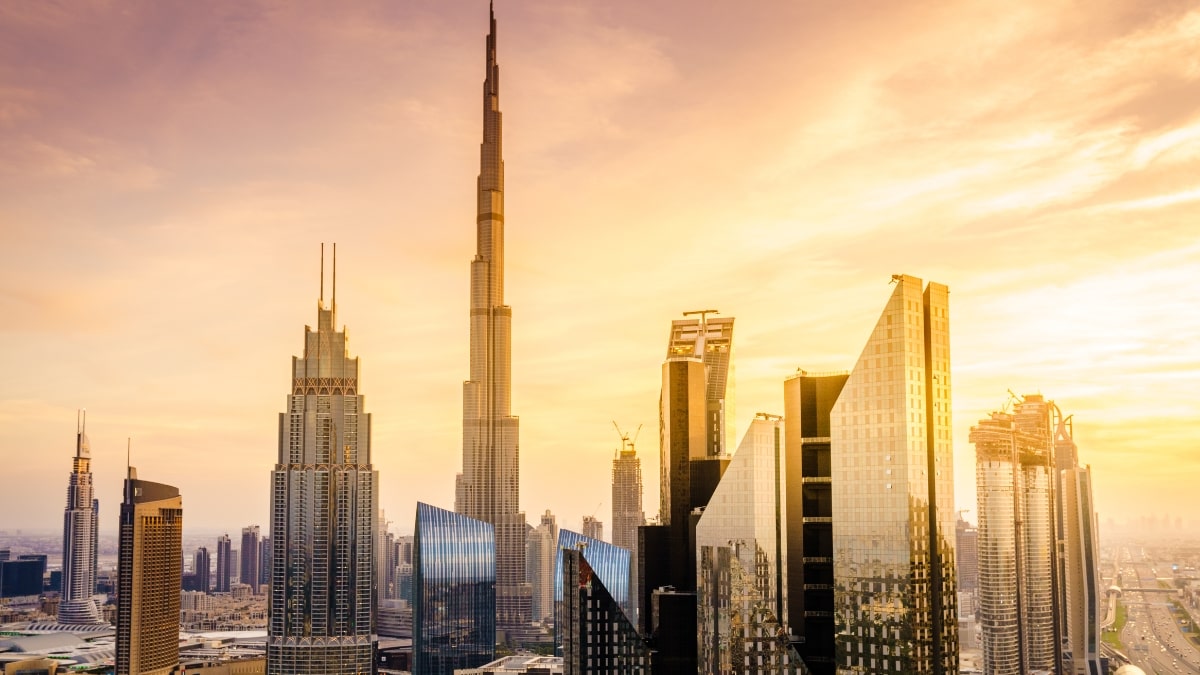 Read more about the article Is Dubai Worth Visiting: 33 Reasons to Go to the Desert City