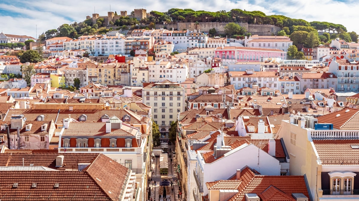 Read more about the article Is Lisbon Worth Visiting: 33 Reasons to Explore the City