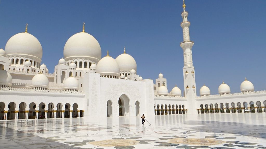 Sheikh Zayed Grand Mosque courtyard Abu Dhabi