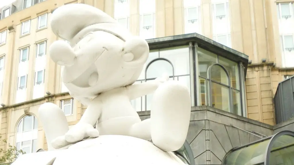 Smurf Statue in front of MOOF