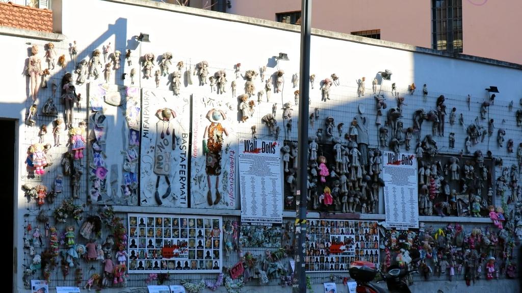 The Wall of Dolls Milan